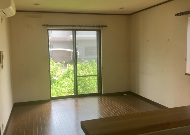 【ダイニング】 | ダイニングにはダイニングテーブルセットなどを置くことが多く、間取りにおいて「D」と略記されますが、食事を作るときの作業場として使用したり、朝食を食べたりするときだけに使われるケースも少なくありません。