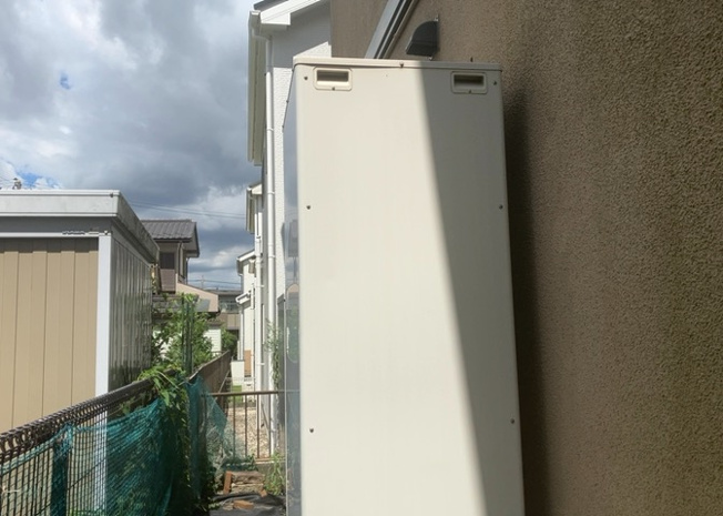 【発電・温水設備】 | 省エネ給湯器とは従来型の給湯器より熱効率が高く、少ない燃料でたくさんのお湯を沸かすことが出来る高効率な給湯器のことを指します。また、省エネ給湯器には種類があり、利便性や効果なども様々です。