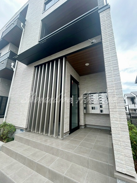 茅ヶ崎市松林１丁目のアパートのエントランス