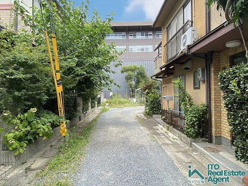 松ケ崎正田町 建築条件付 土地の前面道路含む現地写真