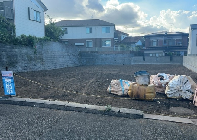 【外観】 | 家を建てる前提で土地を探している場合、地盤の丈夫さは譲れない条件の一つです。地盤が脆弱だと追加工事が必要となります。また、過去に地盤沈下や液状化現象を起こした土地は、できるだけ避けた方がいいでしょう。