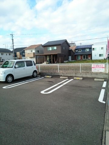 プチ・ボヌ－ルの駐車場