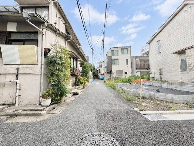 中野区中央1丁目　建築条件無し売地の前面道路含む現地写真|2026.08.06撮影

現地ご見学希望・資料請求などお気軽にお問い合わせ下さい！
03-5990-5201