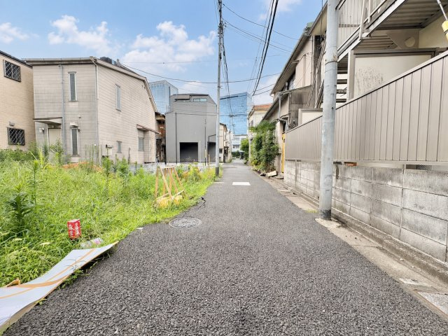 中野区中央1丁目　建築条件無し売地の前面道路含む現地写真|2026.08.06撮影

現地ご見学希望・資料請求などお気軽にお問い合わせ下さい！
03-5990-5201