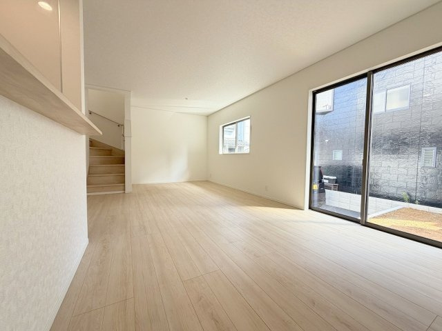 三郷市戸ケ崎1丁目　新築戸建　全1棟の居間・リビング|家族団らんで過ごすリビングは19帖の広さを確保