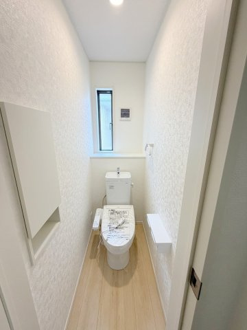 三郷市戸ケ崎1丁目　新築戸建　全1棟のトイレ|2階のトイレです