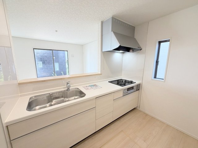 三郷市戸ケ崎1丁目　新築戸建　全1棟のキッチン|会話の弾む対面システムキッチンです