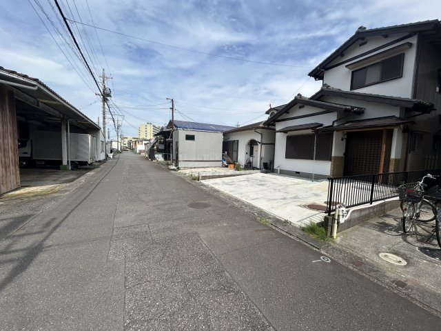駿河区桃園町中古住宅の前面道路含む現地写真