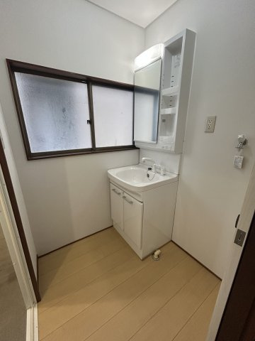 駿河区桃園町中古住宅の洗面所