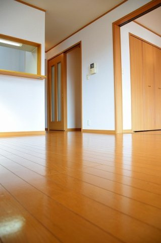 クレセント中ノ坪　　刈谷市近郊の賃貸ならクラスホーム刈谷店の居間・リビング|ゆったりとしたリビングです