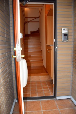 クレセント中ノ坪　　刈谷市近郊の賃貸ならクラスホーム刈谷店の玄関|ゆったりとした玄関です