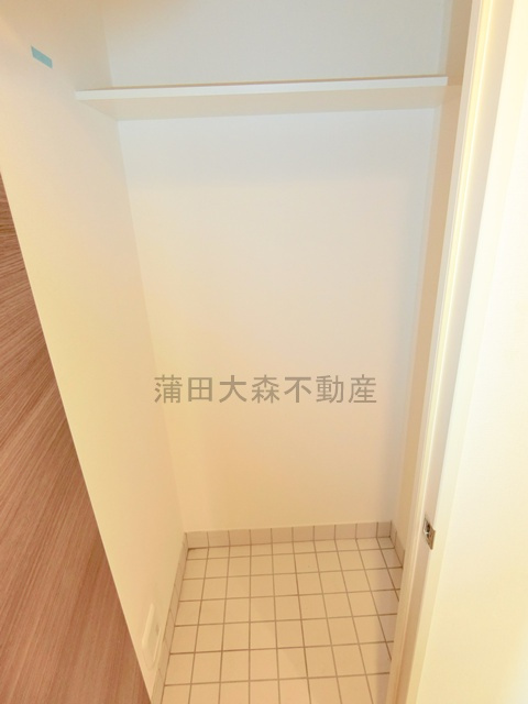 ご成約お客様向けの設備|玄関収納　シューズインクローゼット？少し奥行ある収納です。