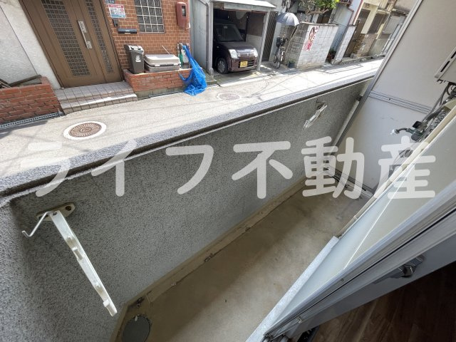 メゾン神江のバルコニー|バルコニーからの眺めを楽しみながら食事をしませんか