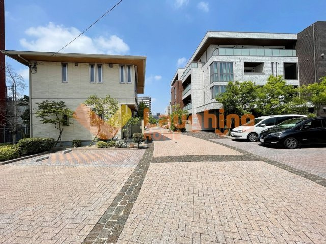 ヴィルヌーブ諏訪野 I棟の駐車場|駐車場です