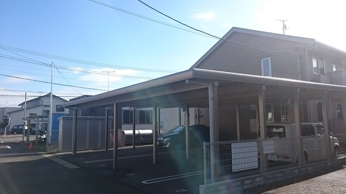 柏崎市豊町のアパートの駐車場