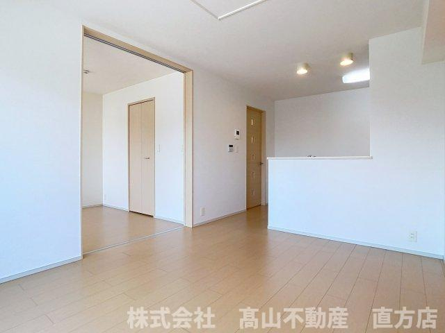 北九州市八幡西区茶屋の原２丁目のアパートの居間・リビング
