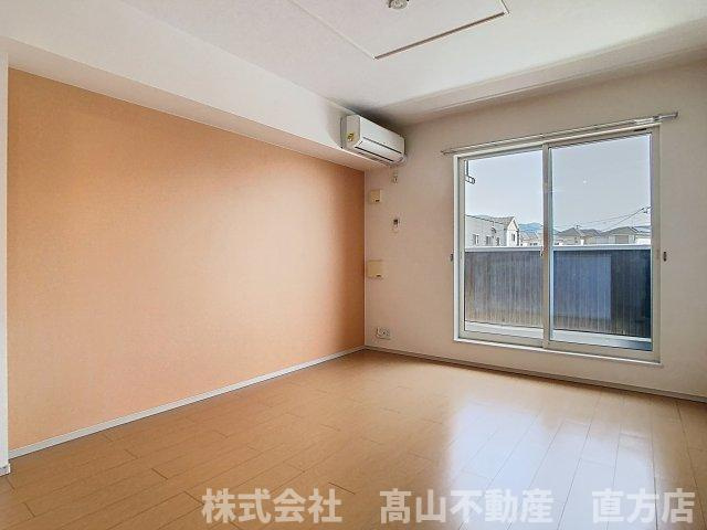 北九州市八幡西区茶屋の原２丁目のアパートの居間・リビング