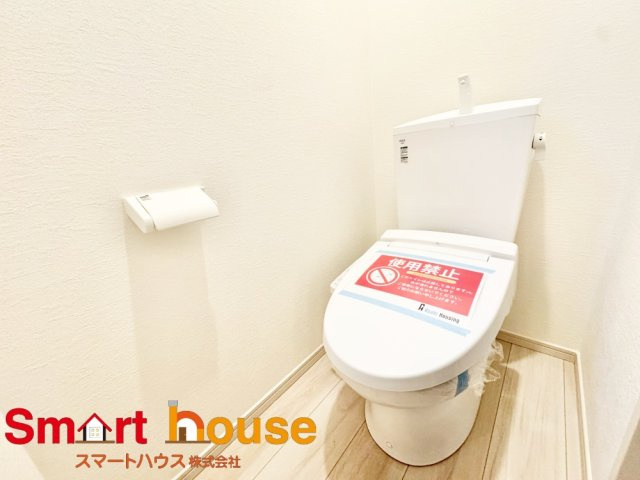 相模原市南区大野台1丁目　新築1棟のトイレ|節水型でエコなトイレには今では当たり前のウォシュレット付き。換気機能も着いているので常に快適ですね♪