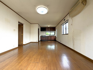 【居間・リビング】 | 柏市南逆井　戸建 | 3面採光のため、陽当たり・風通し良好です