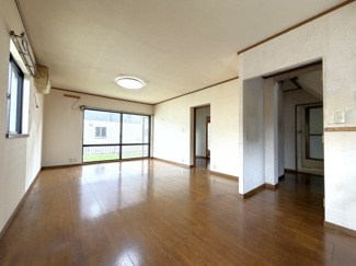 【居間・リビング】 | 柏市南逆井　戸建 | 3面採光のため、陽当たり・風通し良好です