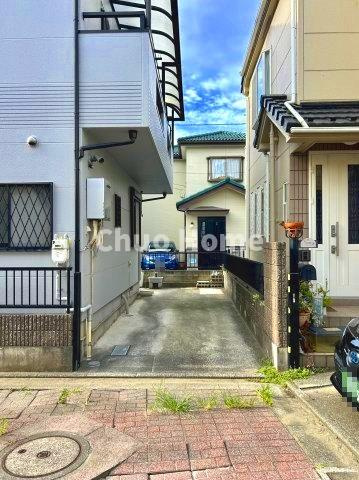葛飾区西水元3丁目中古住宅の駐車場|ここのカースペースは、切り返しなしで停めやすかったです