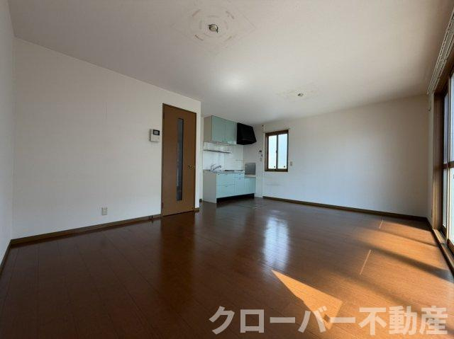 ローズガーデン土器東 A棟の居間・リビング