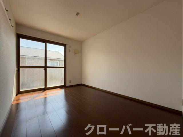 ローズガーデン土器東 A棟の居間・リビング