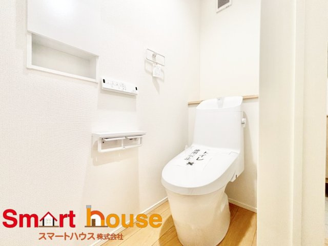 相模原市中央区光が丘３丁目のトイレ|節水型でエコなトイレには今では当たり前のウォシュレット付き。換気機能も着いているので常に快適ですね♪