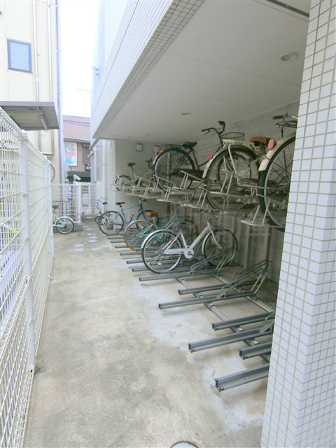 エアフレックス羽田のその他共用部分|屋根付きラック式の駐輪場