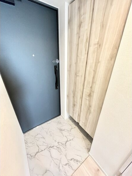 S-RESIDENCE山王の玄関|明るい玄関です