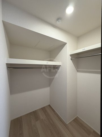 クラシスト三津屋南の収納|ウォークインクローゼット