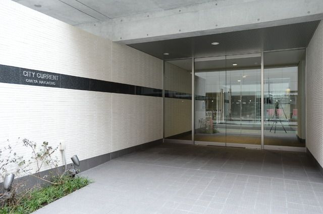 シティカレント大宮仲町のエントランス