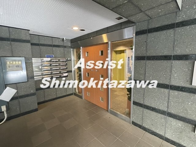 オールステージ代々木のエントランス