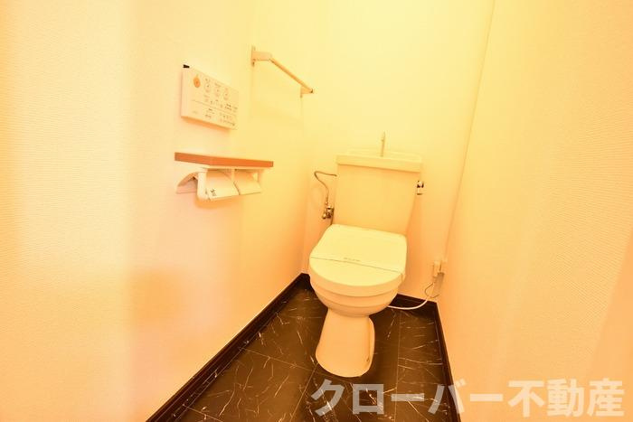 リッジウッド９０ C棟のトイレ|温水洗浄暖房便座