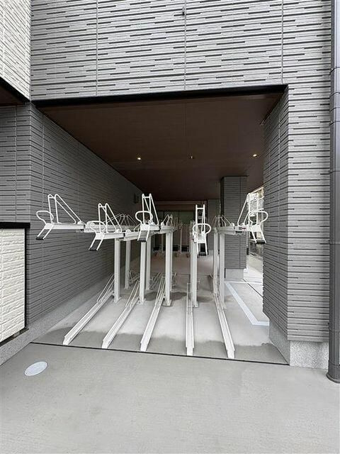 ディーズプラス東大島の駐車場