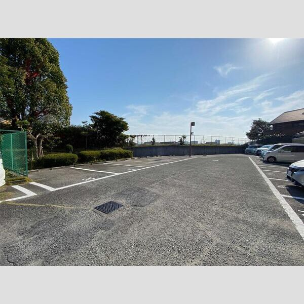 グランドメゾン姫路の駐車場