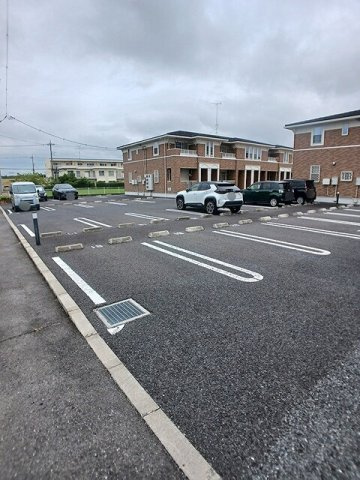 メゾン　ド　ルミエール　Ⅱの駐車場|当社、チルホームのHPもご覧ください(^^)/物件情報多数♪