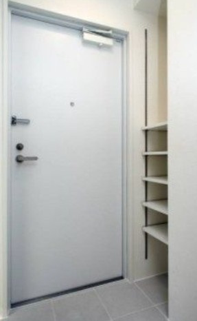 グリーニエ西新宿弐番館の玄関