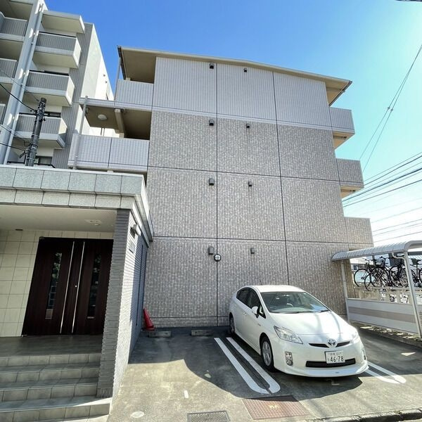 Stellaの駐車場