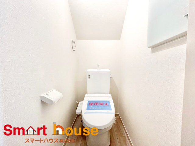 大和市上和田3期　新築1棟のトイレ|節水型でエコなトイレには今では当たり前のウォシュレット付き。換気機能も着いているので常に快適ですね♪