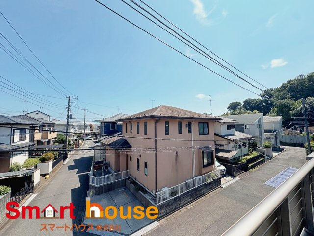 大和市上和田3期　新築1棟の展望|開放的なバルコニーは見晴らしもよく、太陽の温かな温もりをめいっぱい受け止めてくれます。太陽の光と爽やかな風を受けたお洗濯物はあっという間に乾き、取りこむ時には太陽の匂いを感じられそうですね。