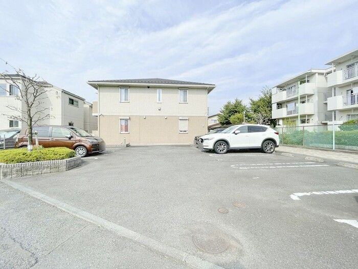 ビバーチェ 美松の駐車場