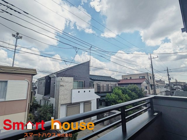 相模原市南区栄町　新築1棟の展望|開放的なバルコニーは見晴らしもよく、太陽の温かな温もりをめいっぱい受け止めてくれます。太陽の光と爽やかな風を受けたお洗濯物はあっという間に乾き、取りこむ時には太陽の匂いを感じられそうですね。