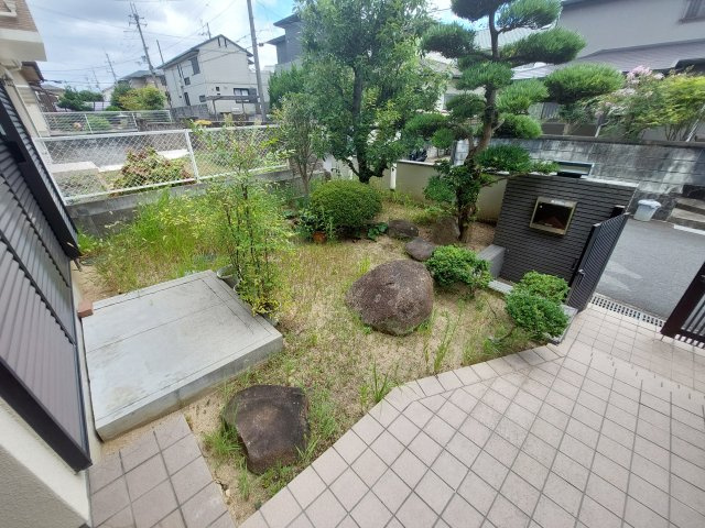 大野台貸家の庭