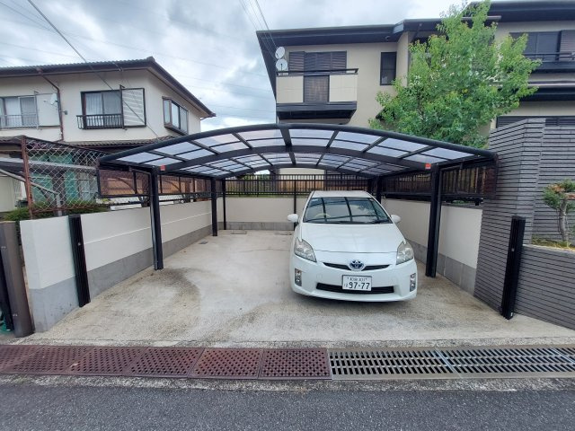 大野台貸家の駐車場