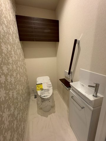 CELFENA 宝塚・川面Haut De Gammeのトイレ|※建築中の為、実際のお部屋と仕様が異なるケースがございます。同施工会社の類似写真となります