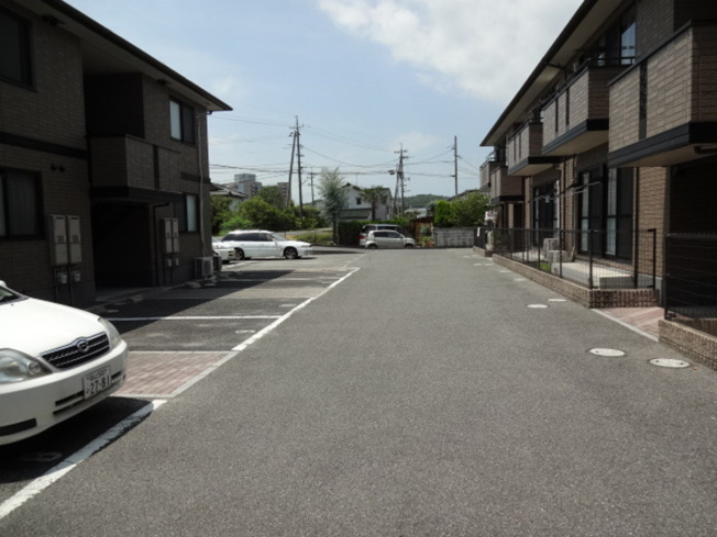 【駐車場】 | リトルバード横井　A棟