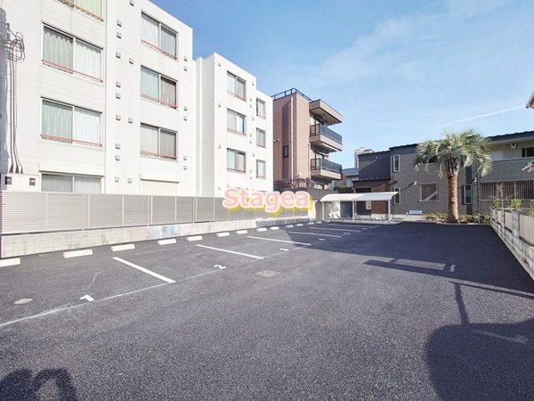 La　Madre幸福館の駐車場