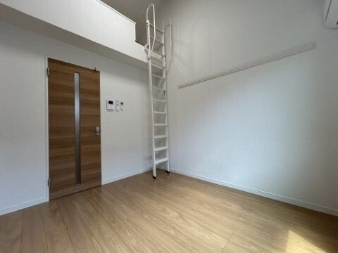 レジュール高砂の居間・リビング