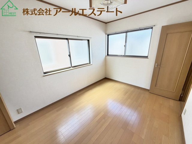 加古川市平岡町土山　　JR「土山駅」徒歩8分の寝室